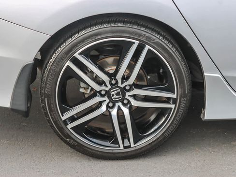 Used 2017 Honda Accord Touring image 9