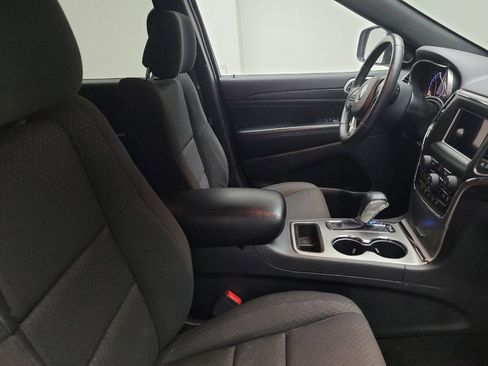 Used 2019 Jeep Grand Cherokee Laredo AWD/4WD image 21