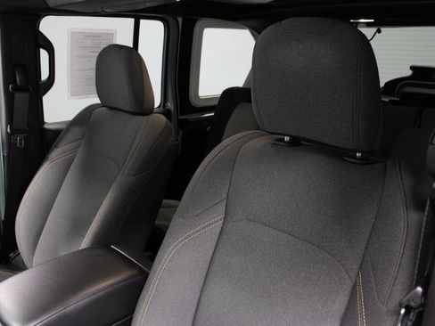 Used 2024 Jeep Wrangler Unlimited AWD/4WD image 25