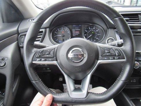Used 2019 Nissan Rogue SV image 17