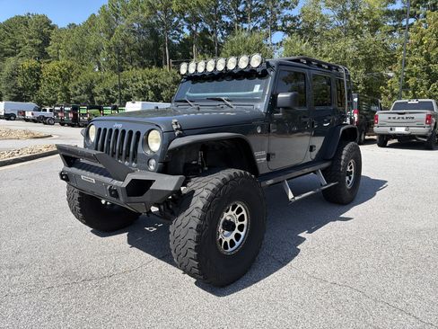 Used 2018 Jeep Wrangler Unlimited Sport S AWD/4WD image 3