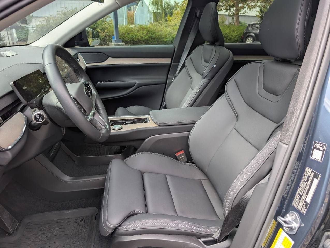 Used 2025 Volvo EX90 Plus AWD/4WD image 10