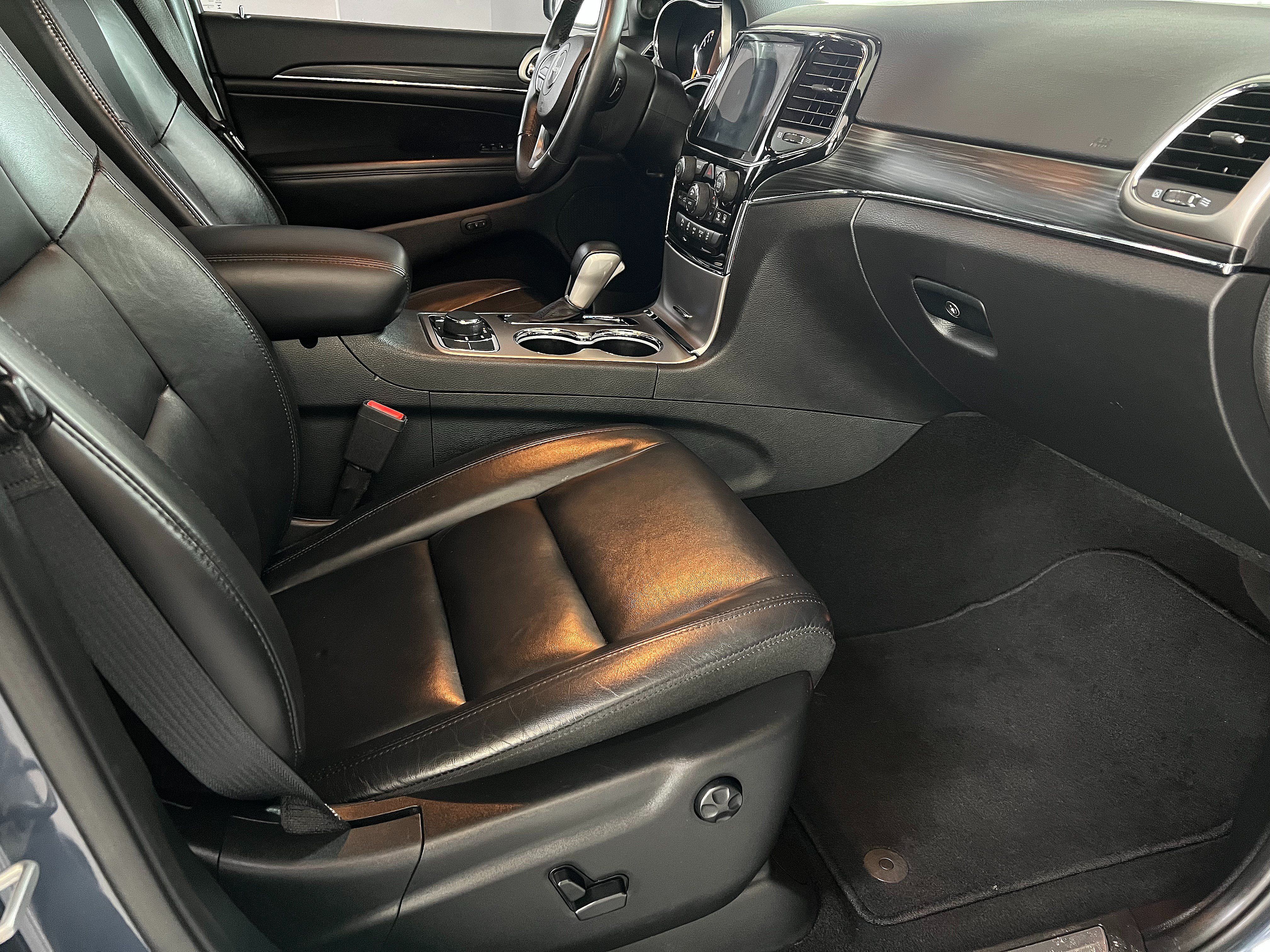 Used 2019 Jeep Grand Cherokee Limited AWD/4WD image 29