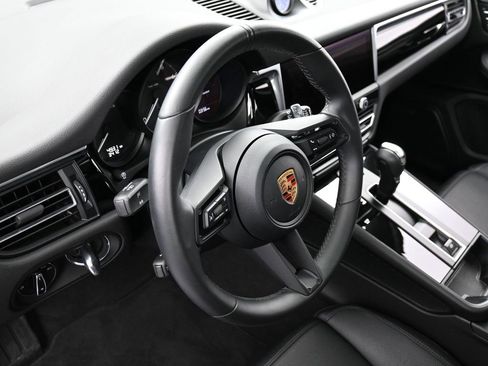 Certified 2025 Porsche Macan image 16