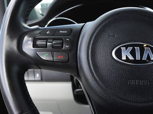 Used 2018 Kia Sedona EX image 20