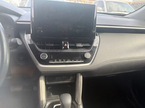 Used 2025 Toyota Corolla Cross LE FWD image 5