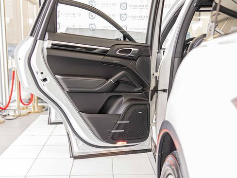 Used 2014 Porsche Cayenne Platinum Edition image 39