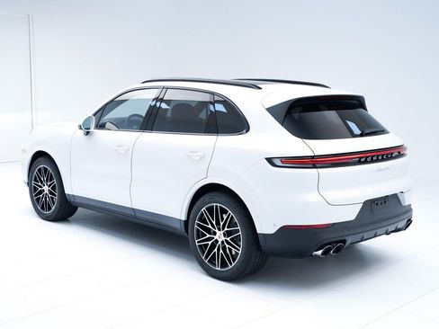 New 2026 Porsche Cayenne image 3