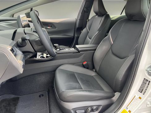 Certified 2025 Toyota Prius XLE FWD image 13