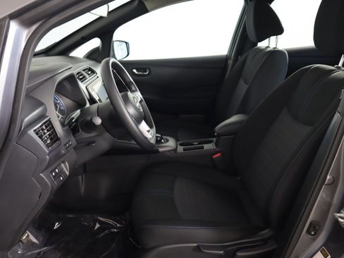 Used 2025 Nissan Leaf S image 18