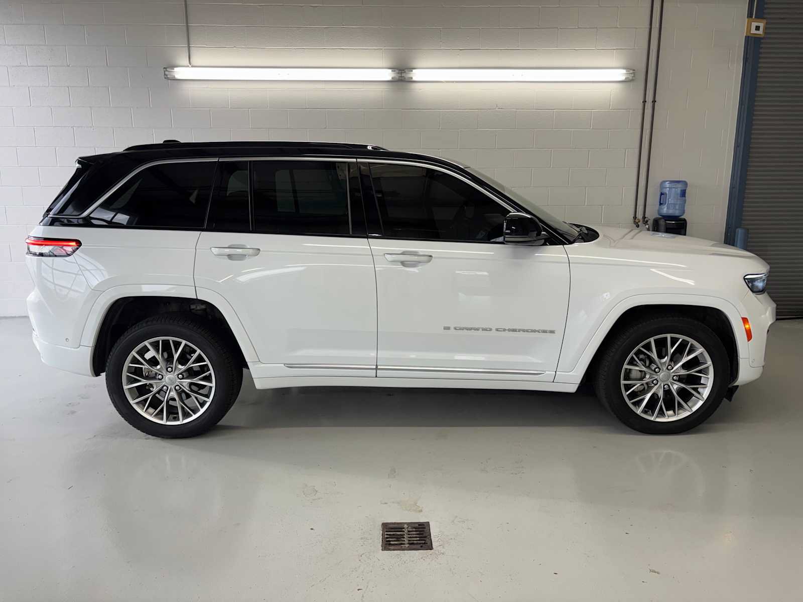 Certified 2024 Jeep Grand Cherokee Summit AWD/4WD image 6