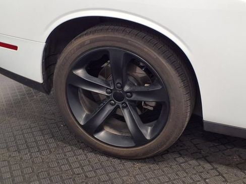 Used 2017 Dodge Challenger R/T RWD image 8