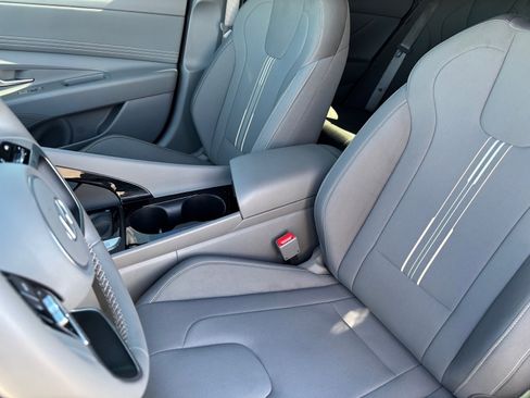 Used 2025 Hyundai Elantra SEL image 23