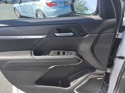 Used 2026 GMC Acadia Elevation w/ Elevation Premium Package FWD image 5