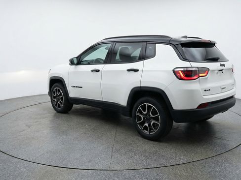 Used 2025 Jeep Compass Trailhawk image 6