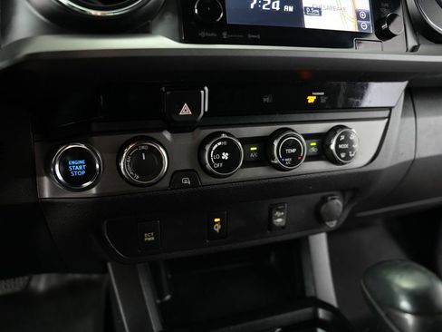 Used 2017 Toyota Tacoma TRD Sport w/ Tow Package (A/T) AWD/4WD image 25