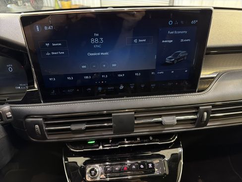 Used 2025 Lincoln Corsair FWD image 18