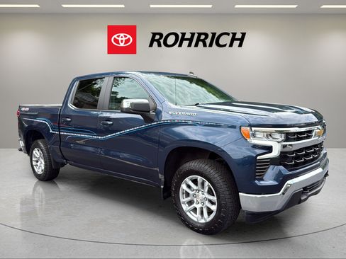 Used 2022 Chevrolet Silverado 1500 LT AWD/4WD image 4