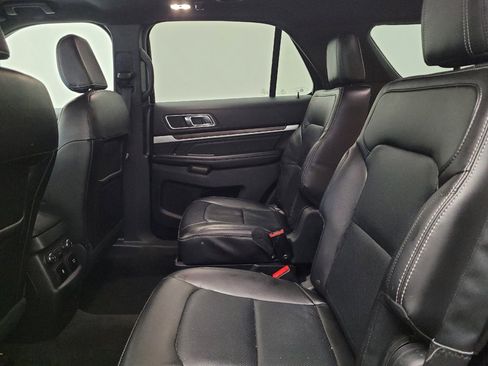 Used 2018 Ford Explorer Limited w/ Equipment Group 301A AWD/4WD image 18