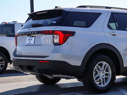 New 2026 Ford Explorer Active RWD image 9