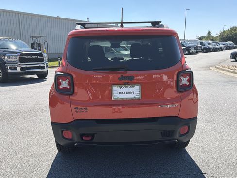 Used 2015 Jeep Renegade Trailhawk w/ Popular Equipment Group AWD/4WD image 7