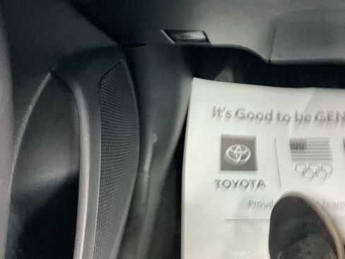 Used 2025 Toyota Corolla LE image 18