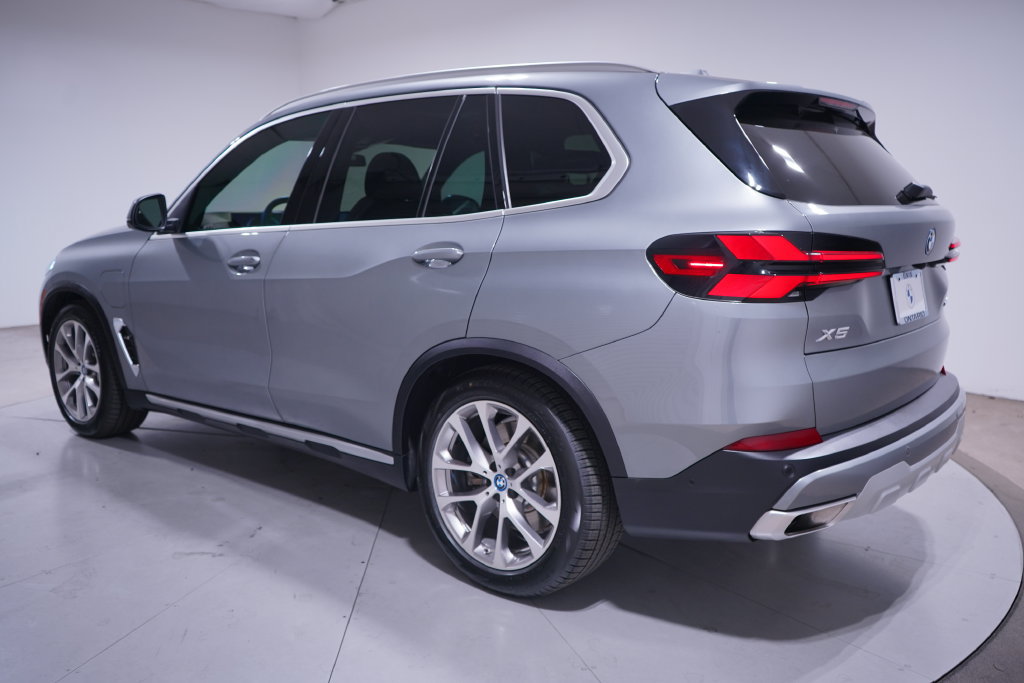 Used 2024 BMW X5 xDrive50e w/ Parking Assistance Package AWD/4WD image 3
