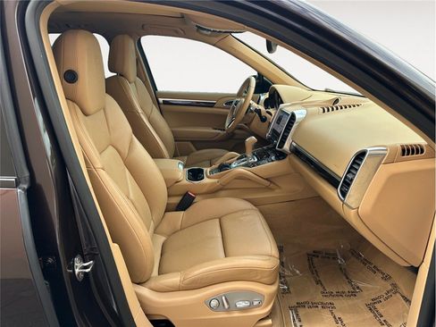 Used 2017 Porsche Cayenne Platinum Edition AWD/4WD image 15