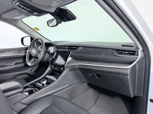 Used 2023 Jeep Grand Cherokee Limited w/ Black Appearance Package image 25