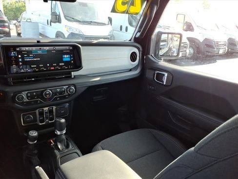 Certified 2025 Jeep Wrangler Unlimited Sahara AWD/4WD image 13