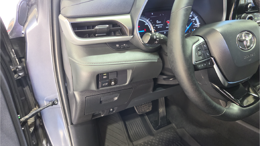 Certified 2020 Toyota Highlander XLE AWD/4WD image 27