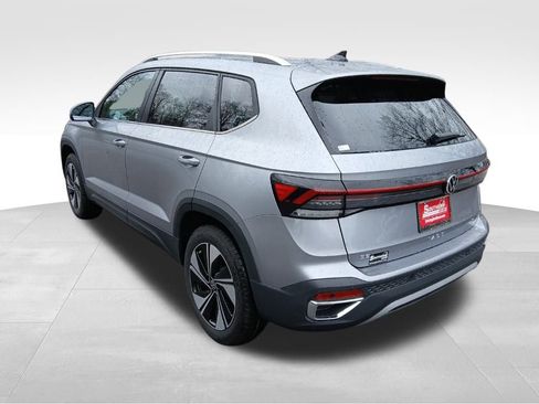 New 2025 Volkswagen Taos SE image 3