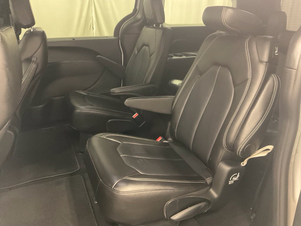 Used 2025 Chrysler Pacifica Select FWD image 29