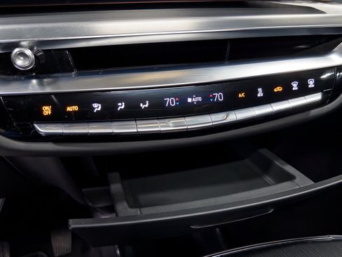 Used 2025 Cadillac Lyriq Luxury AWD/4WD image 14