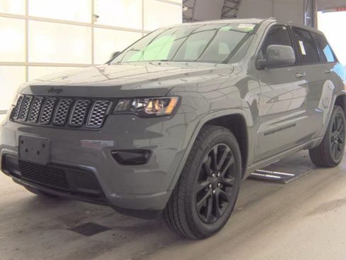 Used 2022 Jeep Grand Cherokee Laredo X image 1