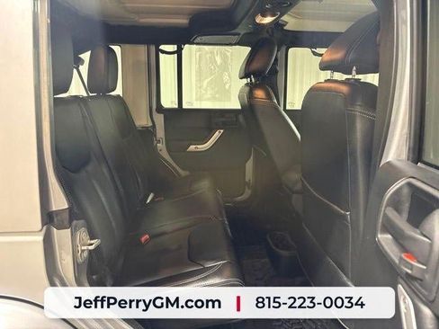 Used 2018 Jeep Wrangler Unlimited Sahara w/ Connectivity Group AWD/4WD image 23