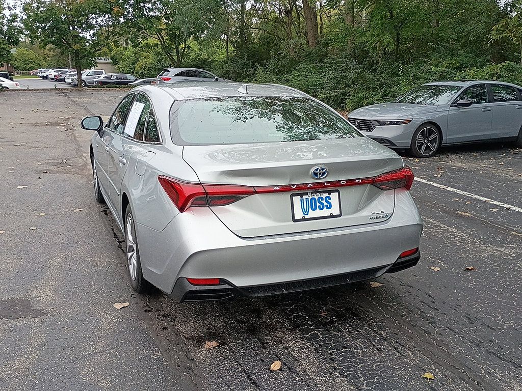 Used 2021 Toyota Avalon XLE w/ Moonroof Package FWD image 5