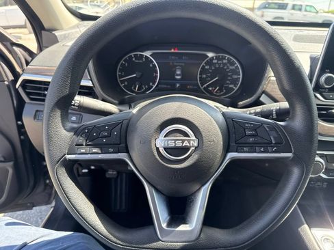 Used 2024 Nissan Altima 2.5 SV FWD image 13