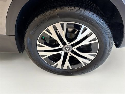 Certified 2025 Mercedes-Benz GLB 250 4MATIC image 31