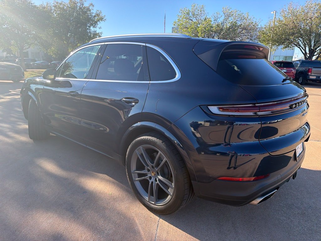Used 2024 Porsche Cayenne AWD/4WD image 2