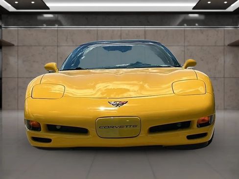 Used 2002 Chevrolet Corvette Coupe w/ Preferred Equipment Group2 RWD image 11
