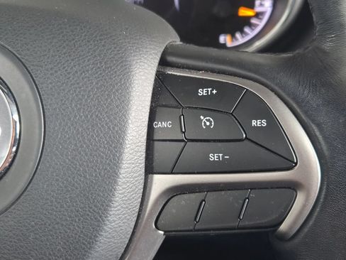 Used 2020 Jeep Grand Cherokee Altitude AWD/4WD image 11