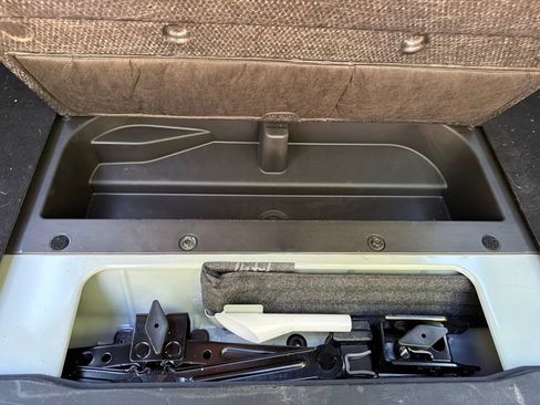 Used 2024 Ford Bronco Wildtrak AWD/4WD image 8