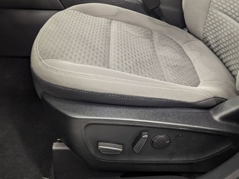 Used 2020 Ford Escape SE image 11