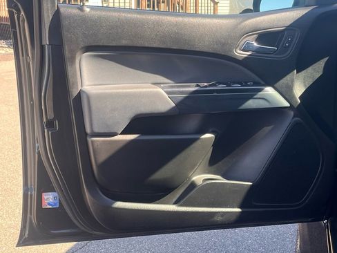 Used 2017 Chevrolet Colorado Z71 AWD/4WD image 28
