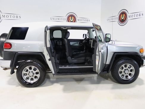 Used 2012 Toyota FJ Cruiser 4WD w/ Upgrade Pkg image 10
