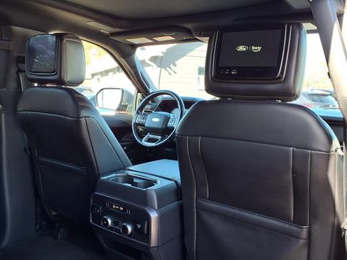 Used 2022 Ford Expedition Platinum image 16