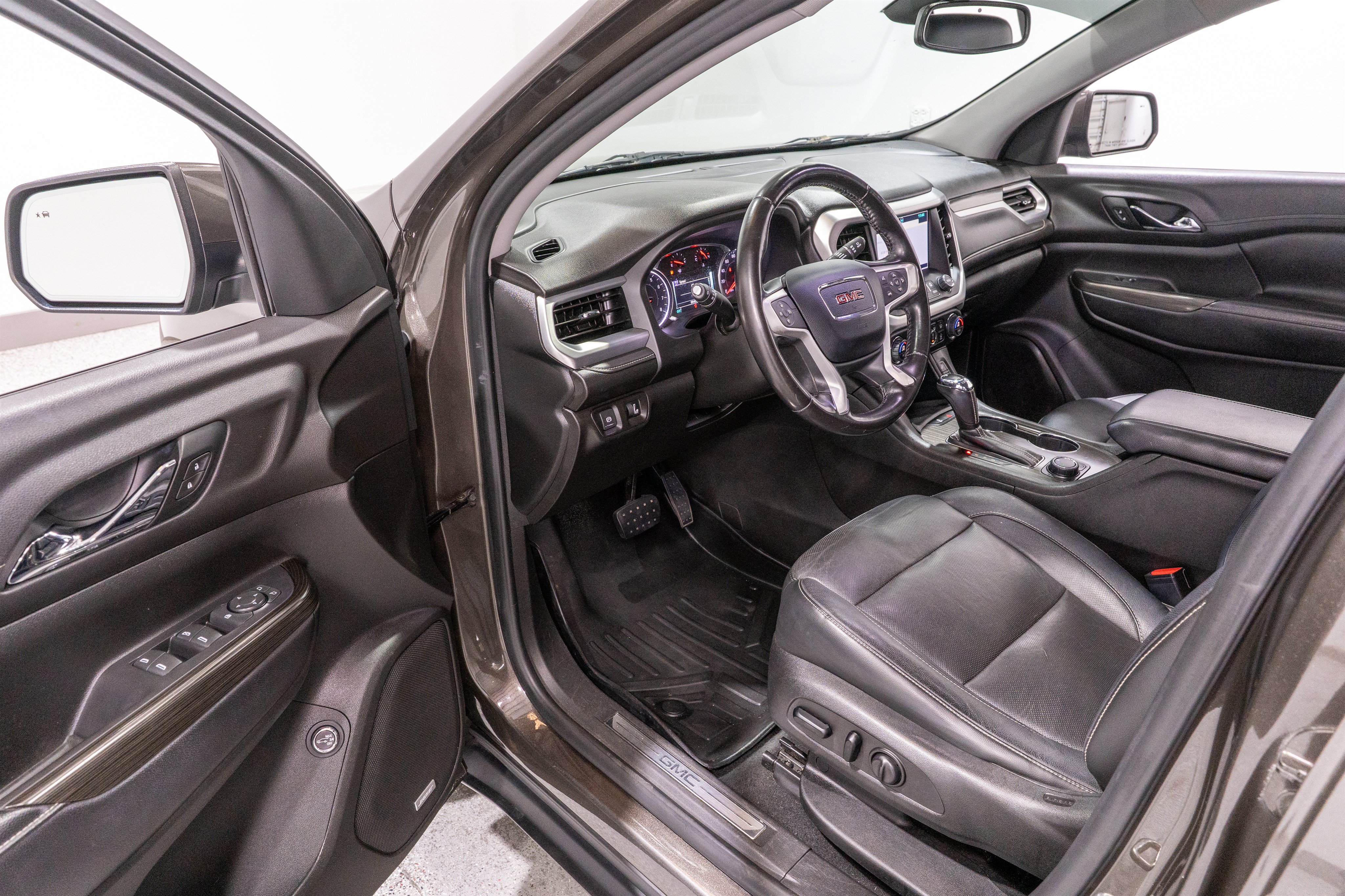 Used 2019 GMC Acadia SLT FWD image 12