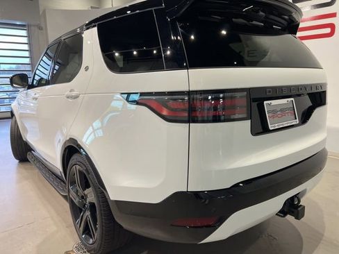 Used 2024 Land Rover Discovery Dynamic SE image 9