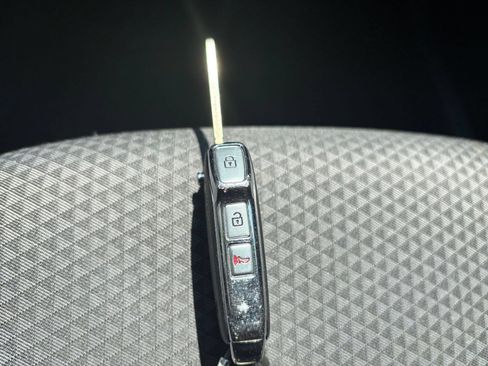 Used 2025 Kia Soul LX w/ LX Technology Package FWD image 15